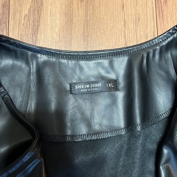 Synthetic leather vest 1XL - Picture 2 of 5